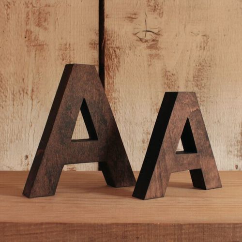 アルファベット オブジェ・無垢材・ゴシック体｜イニシャル