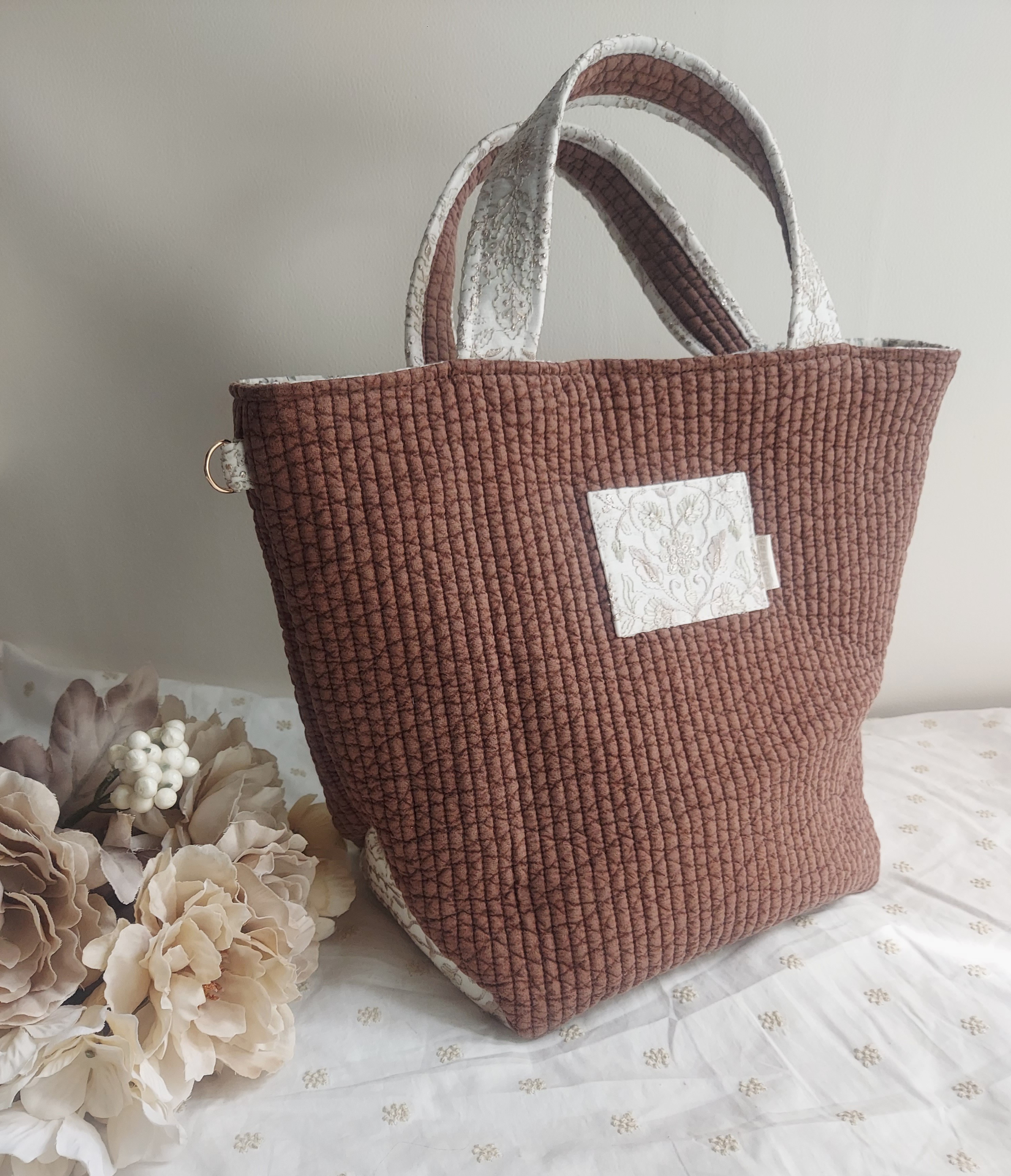 ★Mサイズ★【三角マチがおしゃれ♡】イブル×インド刺繍×リバティのトートバッグ