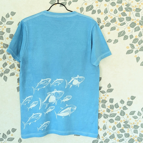 青色の魚イラストTシャツ it-552f0110d14f0-1200.jpg