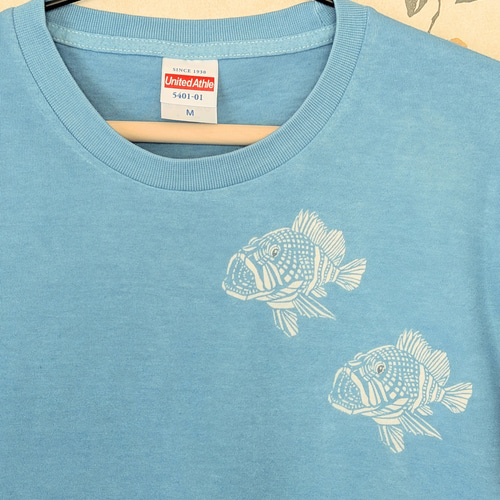 型染めMサイズお魚Tシャツ(男女兼用) ～マグロ&カサゴ～ 薄あお