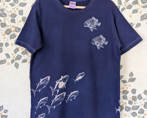 型染めLサイズお魚Tシャツ (男女兼用) ～マグロ&カサゴ～ 紺色 Tシャツ