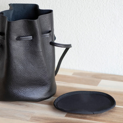 12月末頃のお届け 持っているだけでオシャレ　巾着ショルダーバッグ　レディース　メンズ　本革　ブラック　ma-03ss 9枚目の画像