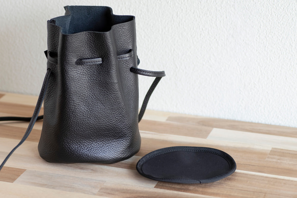 12月末頃のお届け 持っているだけでオシャレ　巾着ショルダーバッグ　レディース　メンズ　本革　ブラック　ma-03ss 9枚目の画像