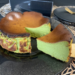 抹茶バスクチーズケーキ◆バースデーケーキや記念日ギフトやお祝いプレゼントにも☆ 1枚目の画像