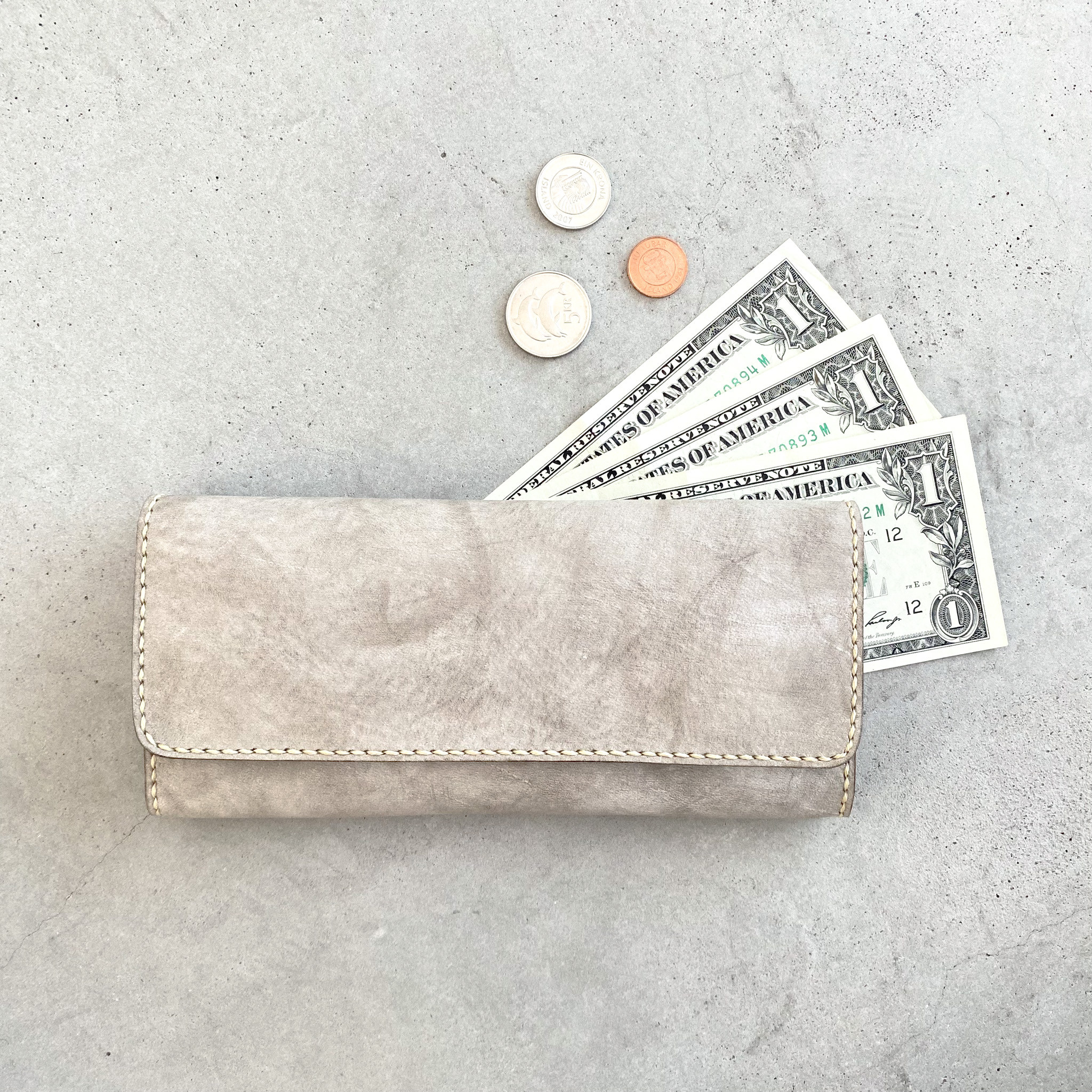 名入れのできるシンプル長財布_気まぐれレザー