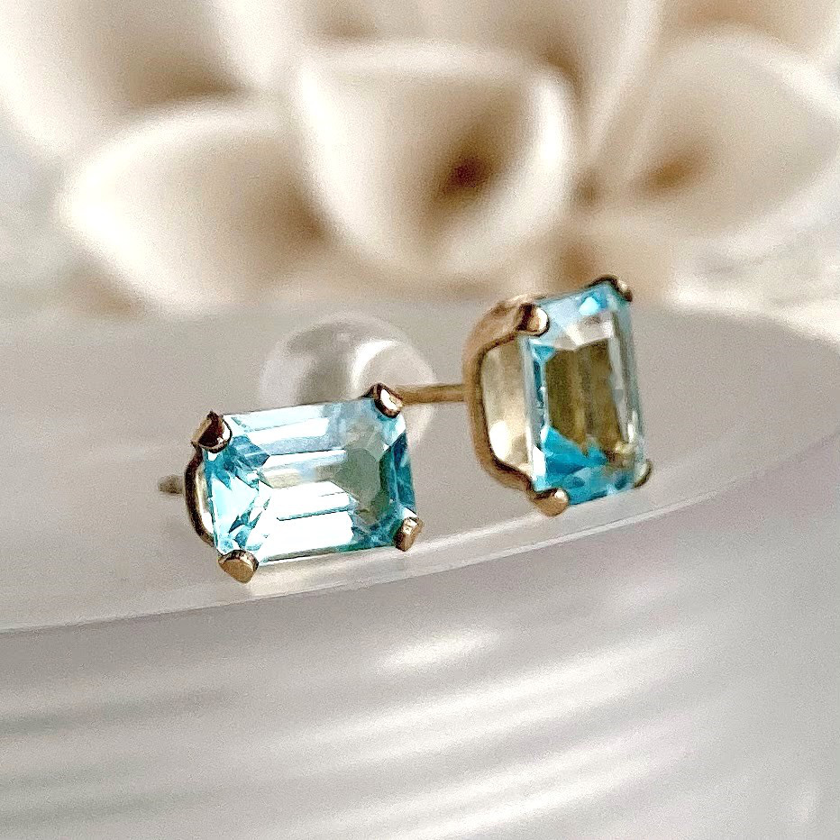 スカイブルートパーズのスタッドピアス＊ステップカット（11月の誕生石）