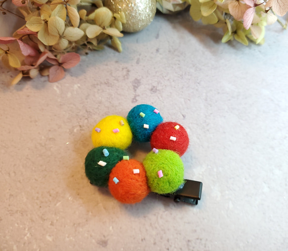 【カラフルウェーブドーナツ】羊毛フェルト 子供用かんざし 1枚目の画像