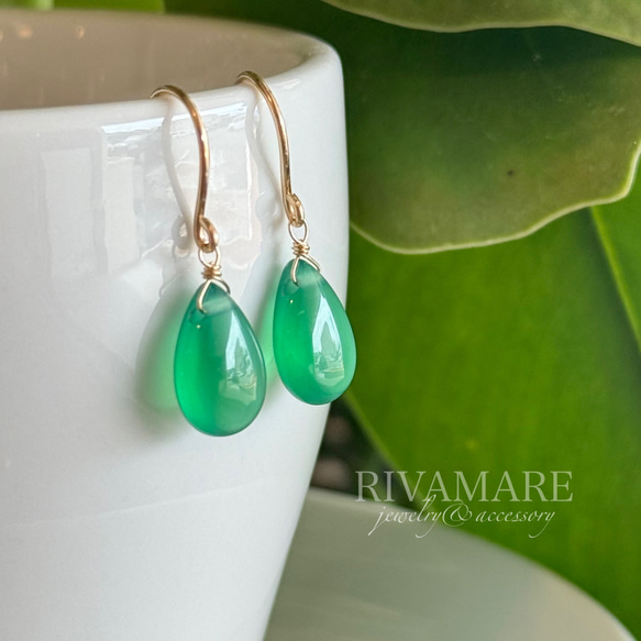 「不思議の森のヴェルジュ」グリーンオニキス（カルセドニー） プレーンペアシェイプ イヤリング 3枚目の画像