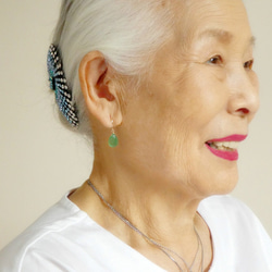 「不思議の森のヴェルジュ」グリーンオニキス（カルセドニー） プレーンペアシェイプ イヤリング 5枚目の画像