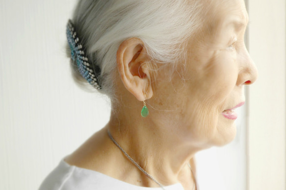 「不思議の森のヴェルジュ」グリーンオニキス（カルセドニー） プレーンペアシェイプ イヤリング 1枚目の画像