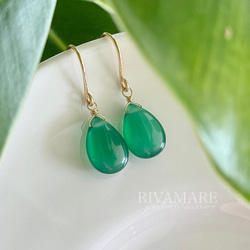 「不思議の森のヴェルジュ」グリーンオニキス（カルセドニー） プレーンペアシェイプ イヤリング 6枚目の画像