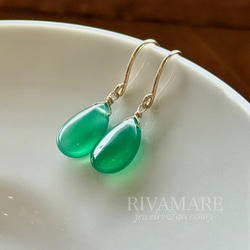 「不思議の森のヴェルジュ」グリーンオニキス（カルセドニー） プレーンペアシェイプ イヤリング 4枚目の画像