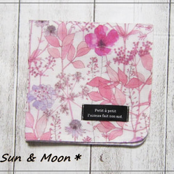 大人のガーゼハンカチ☆ボタニカル柄＜Irma＞(イルマ)・ピンク系（24㎝×24㎝） 1枚目の画像