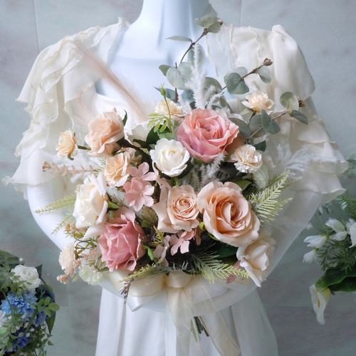 ◇ヌーディーカラーのローズのクラッチブーケ◇クリーム バニラカラー