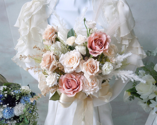 ◇ヌーディーカラーのローズのクラッチブーケ◇クリーム バニラカラー