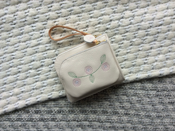 刺繍革財布 『幸せな青い鳥』 WHITE (牛革) 二つ折り財布 2枚目の画像