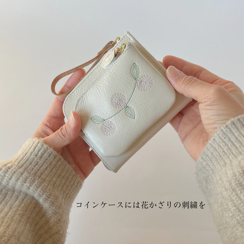 刺繍革財布 『幸せな青い鳥』 WHITE (牛革) 二つ折り財布 その他