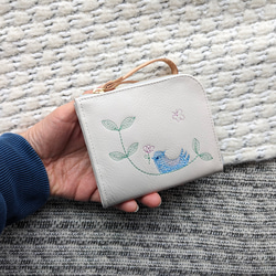 刺繍革財布 『幸せな青い鳥』 WHITE (牛革) 二つ折り財布 6枚目の画像