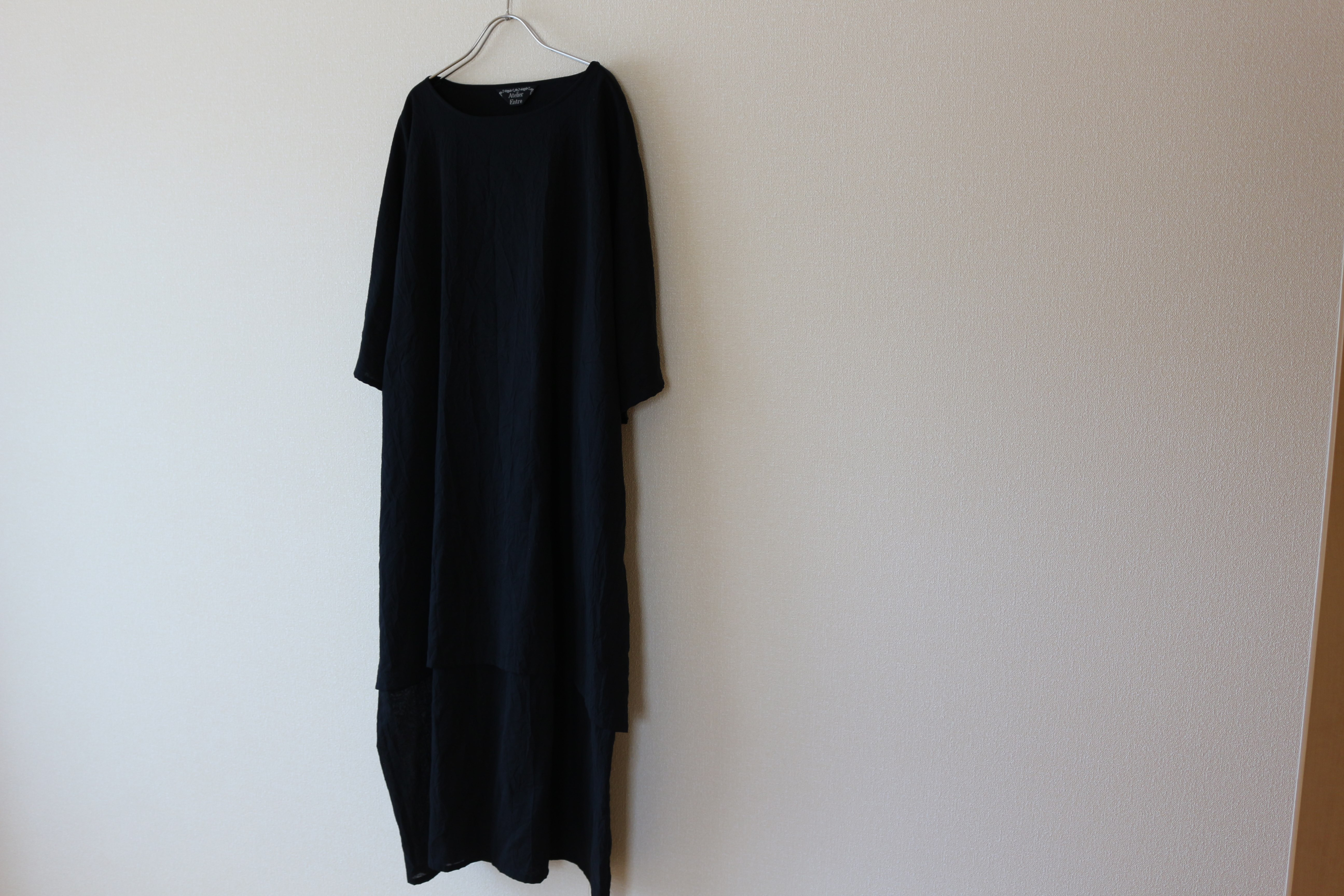 オーバーサイズのコットン100％の二枚重ねワンピース　黒　シワ加工