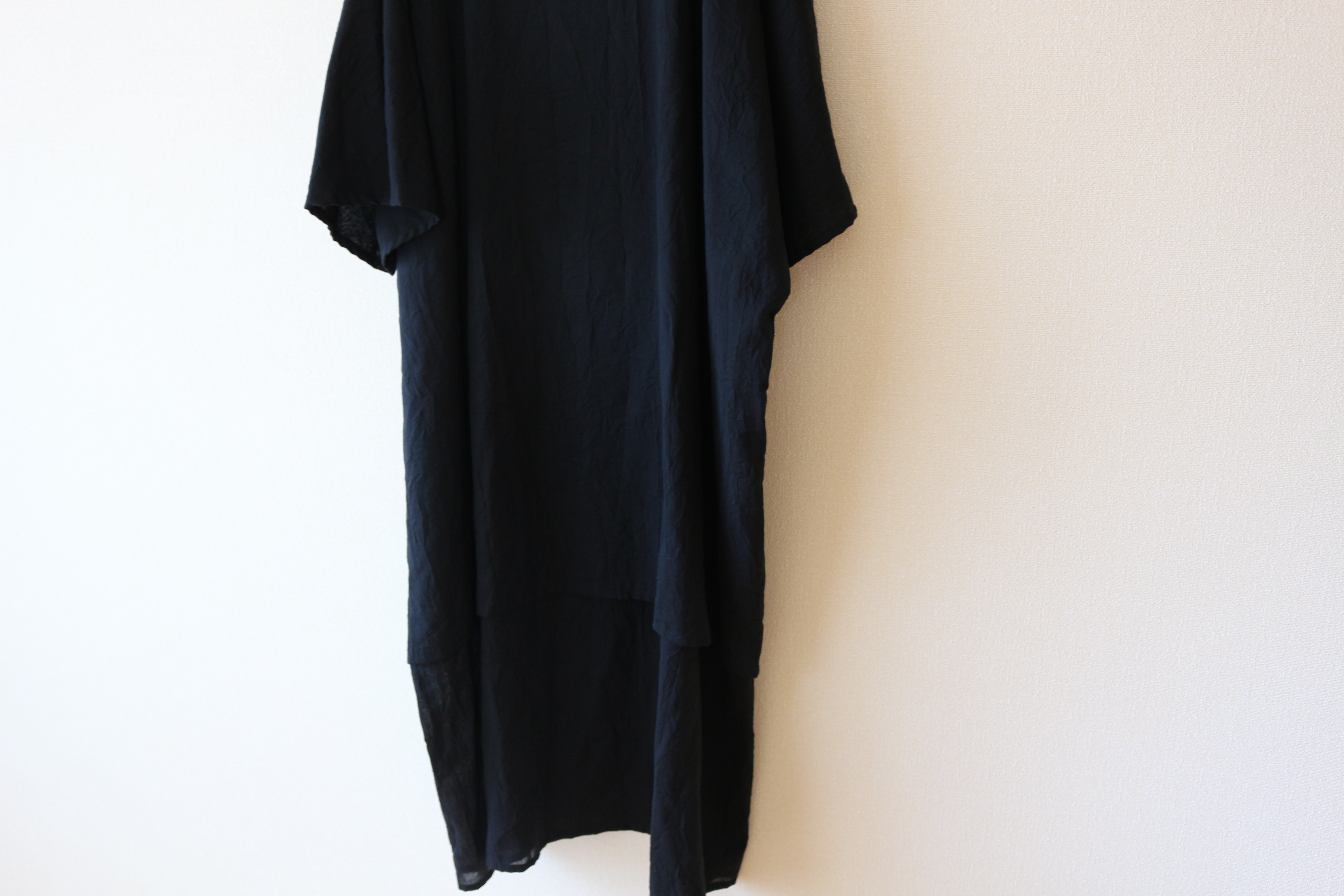 オーバーサイズのコットン100％の二枚重ねワンピース　黒　シワ加工