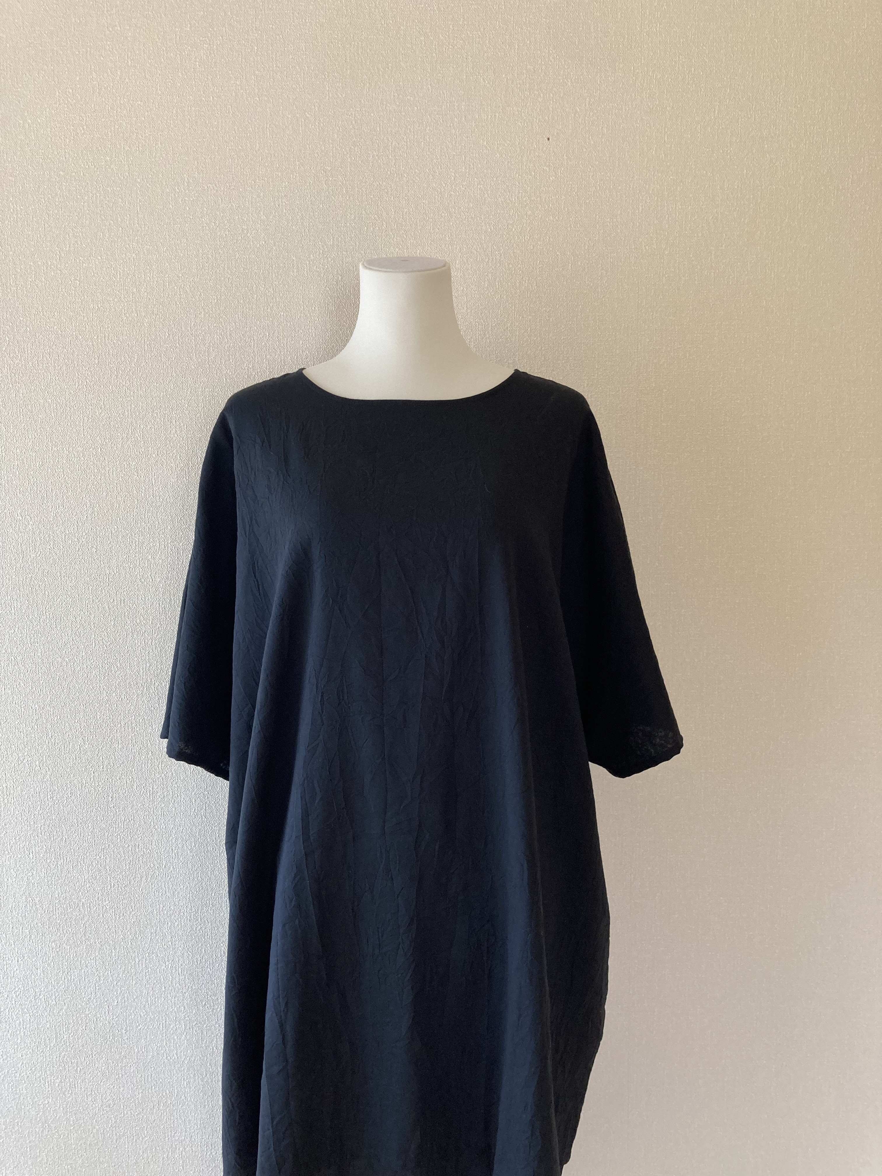 オーバーサイズのコットン100％の二枚重ねワンピース　黒　シワ加工