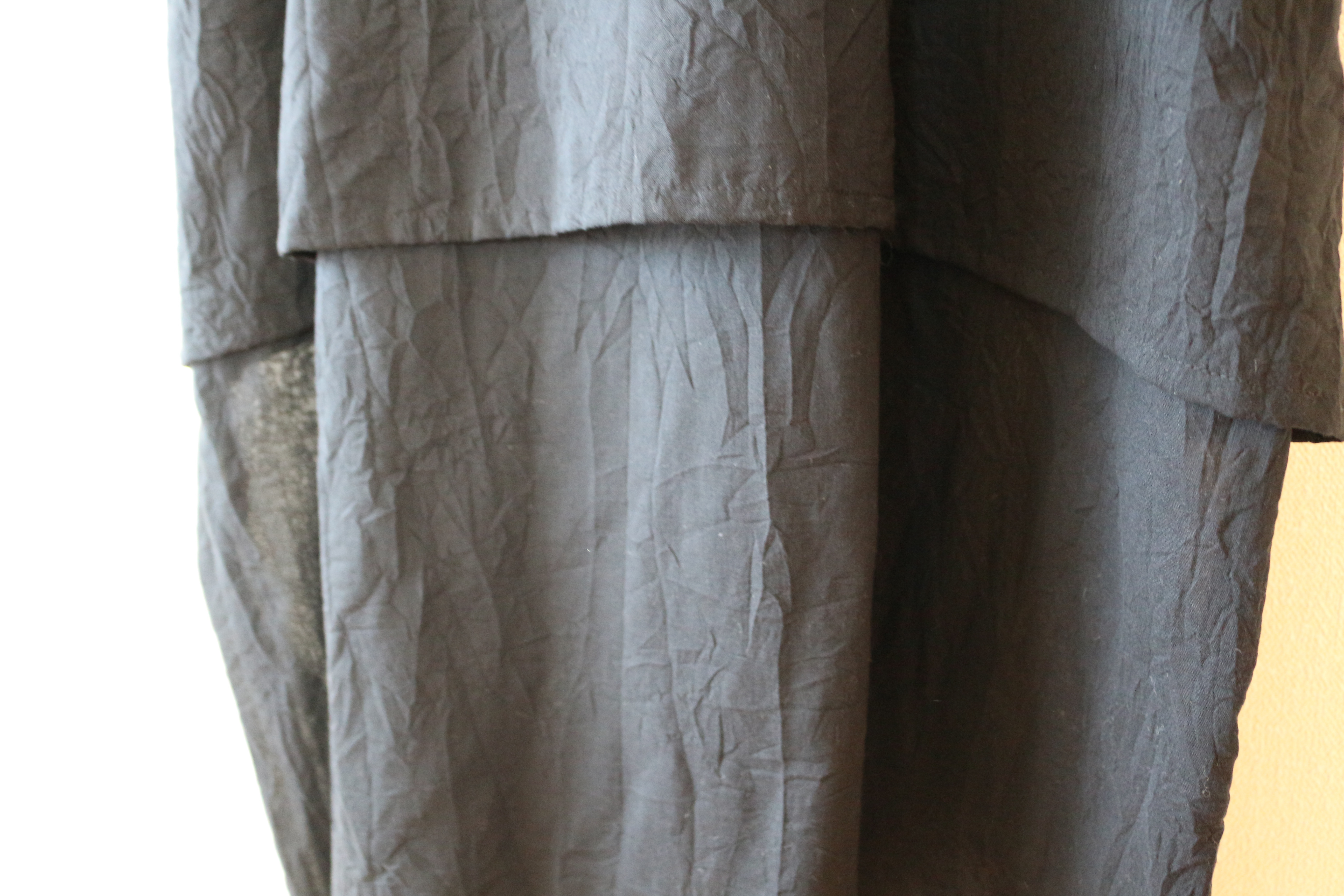 オーバーサイズのコットン100％の二枚重ねワンピース　黒　シワ加工