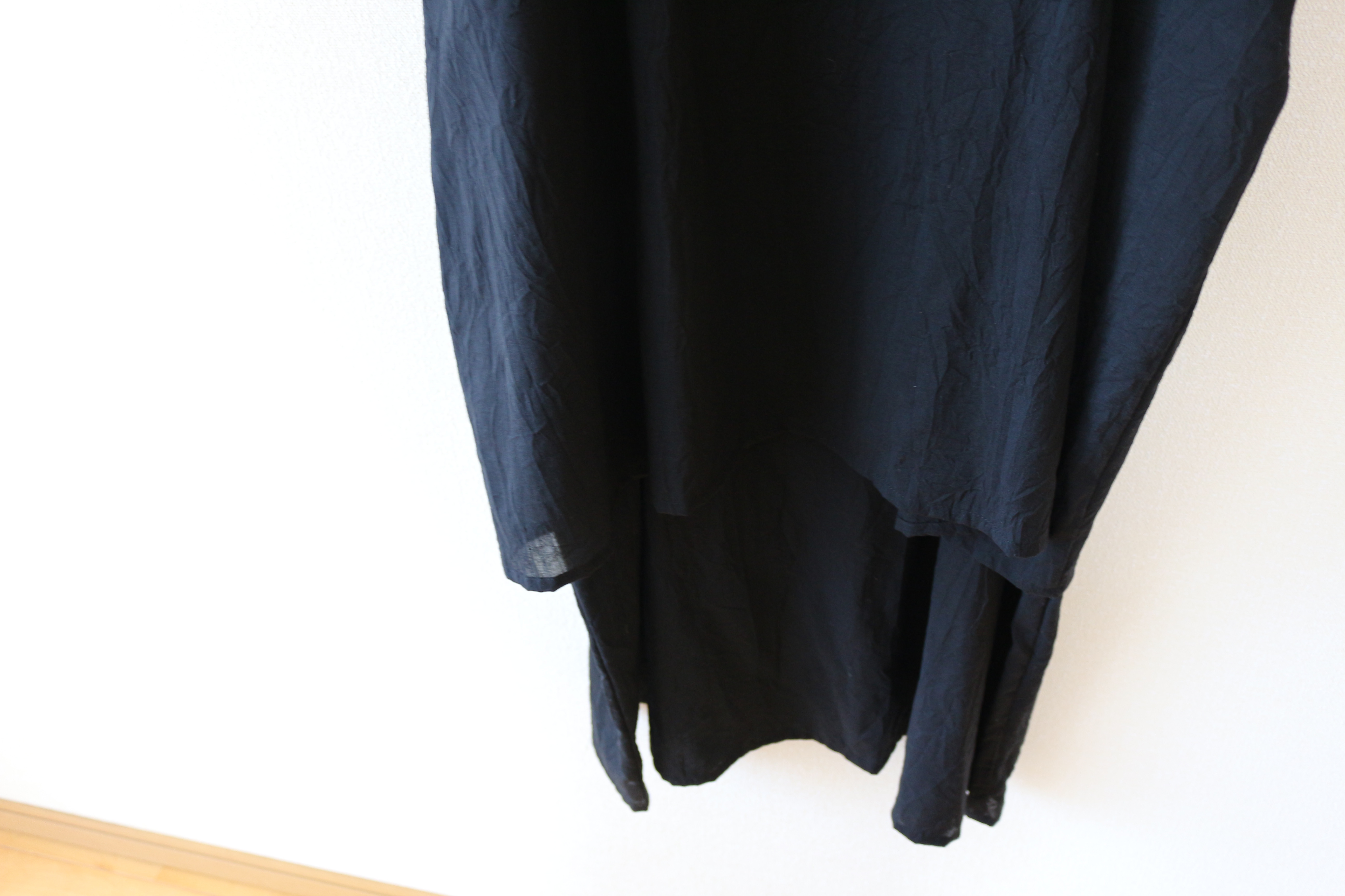 オーバーサイズのコットン100％の二枚重ねワンピース　黒　シワ加工