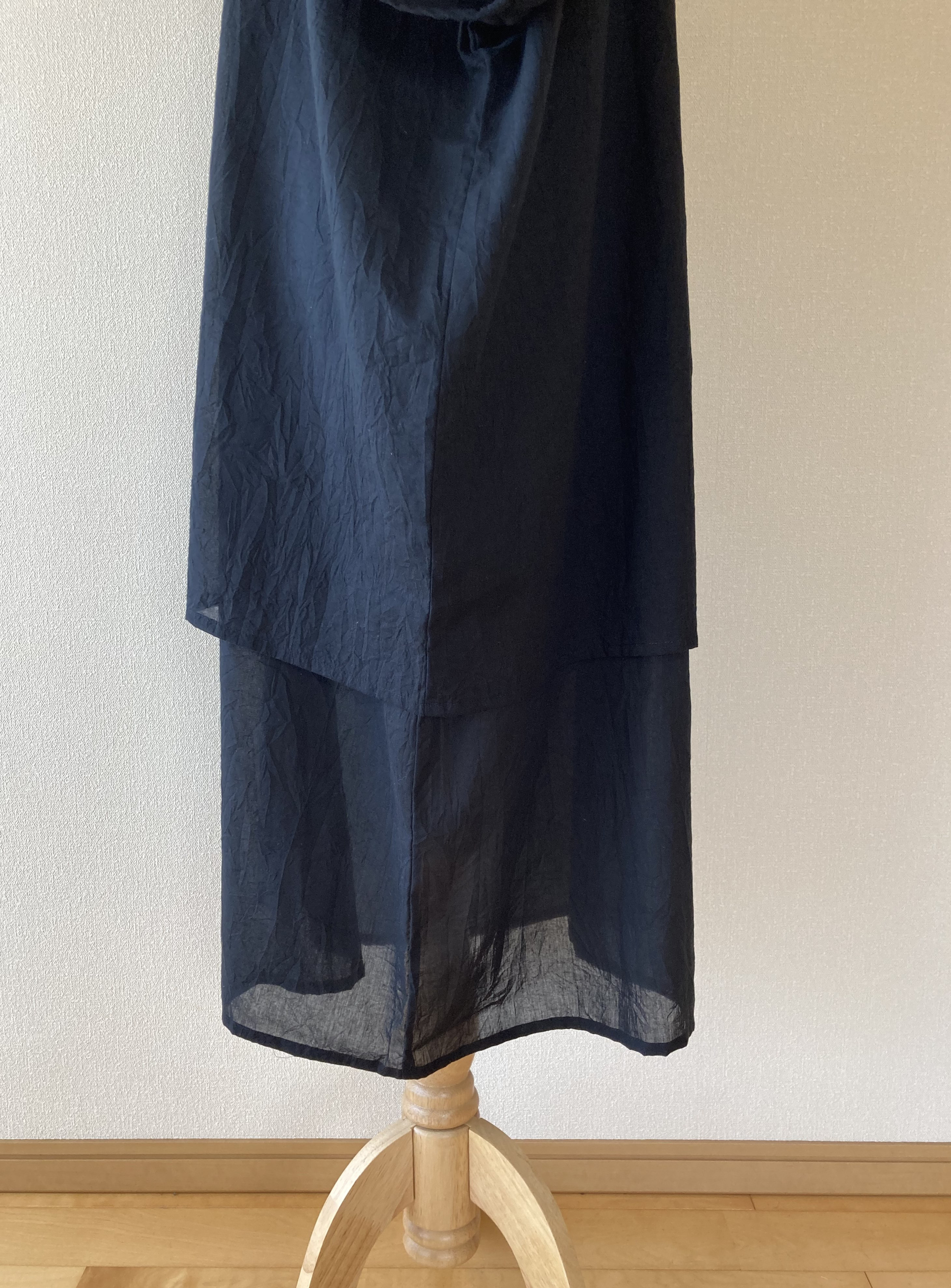 オーバーサイズのコットン100％の二枚重ねワンピース　黒　シワ加工