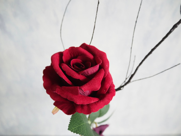 【ベルベットローズと黒枝】｜アーティフィシャルフラワー 花瓶アレンジ| 冬｜ギフト・インテリア雑貨 9枚目の画像