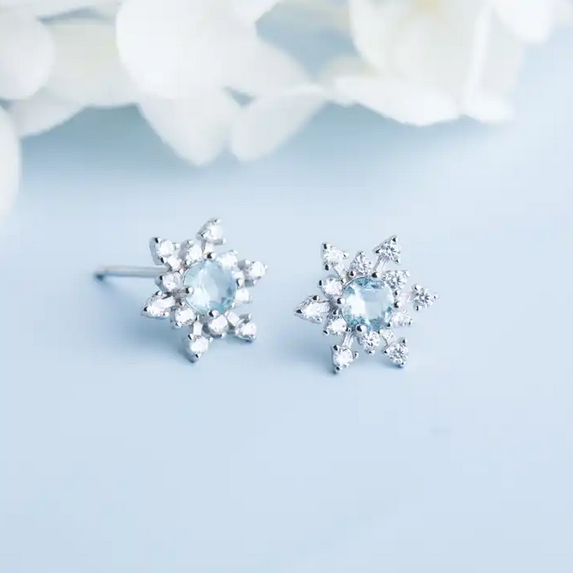 【MSP70】淡いブルーが美しい　アクアマリン スタッドピアス／オフィスにも　アレルギー対応　イヤリング変更