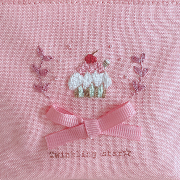 再販♡カップケーキ刺繍♡ポーチ(ピンク) 2枚目の画像