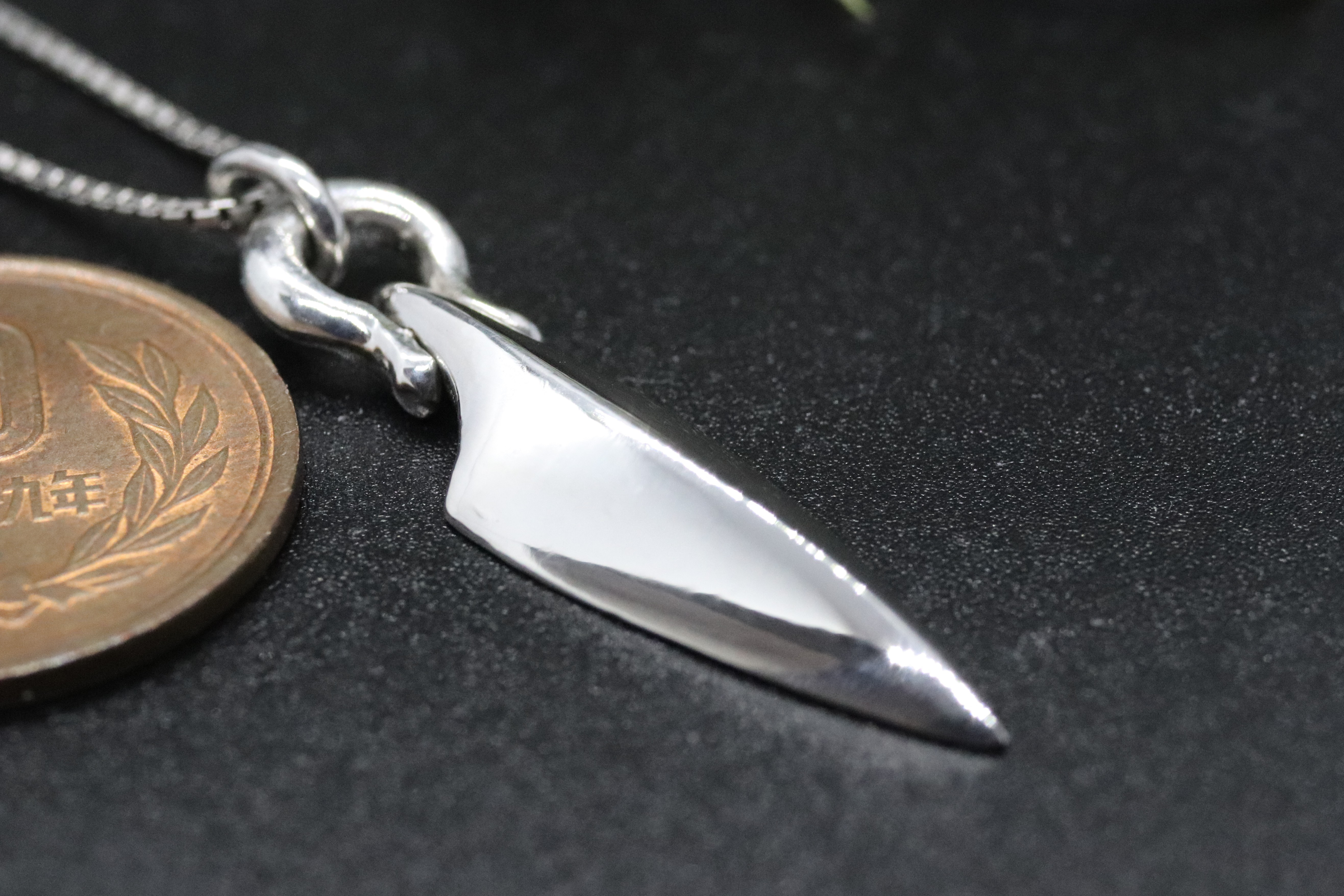 ソードペンダントヘッド　シルバー925　メンズユニセックス　剣ペンダント