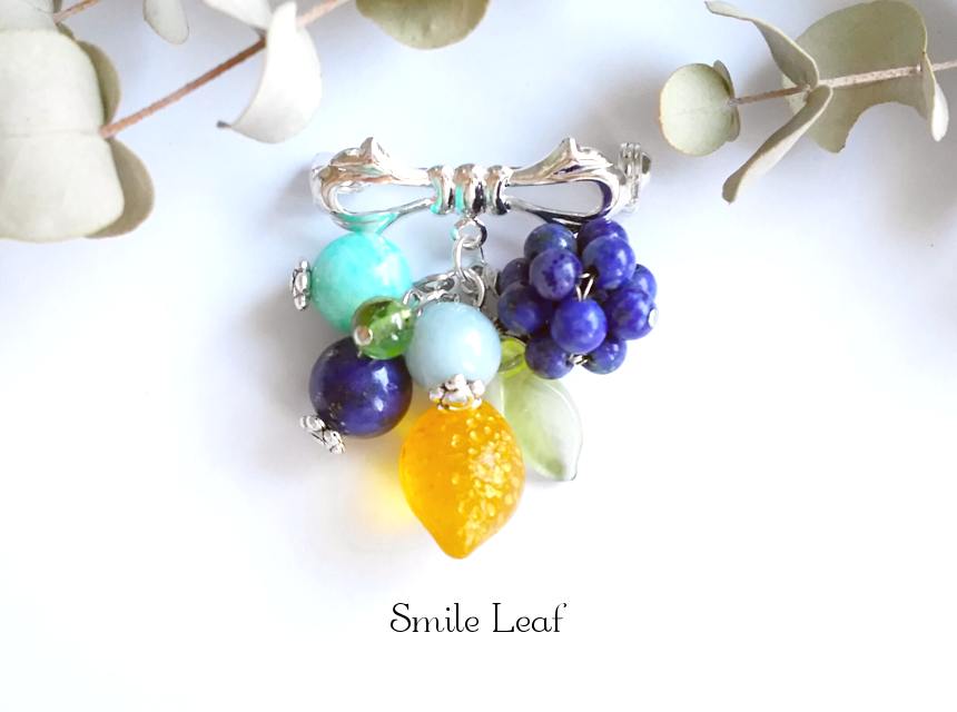 レモンと天然石のアンティーク風ブローチ