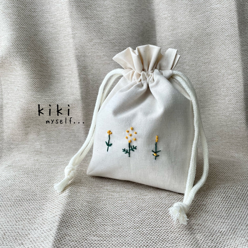 人気No.2】小さな刺繍の巾着袋（イエロー） 巾着袋 kiki myself