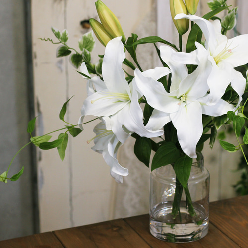 ユリの女王」カサブランカとグリーン 水替え不要!!ガラス花瓶付き