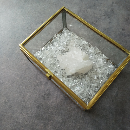 ヒマヤラ 水晶 クラスター 白木 厨子入り 供物台/祭壇付き 水晶クラスター （ヒマラヤ マニカラン産） No.837 | 神棚・神具
