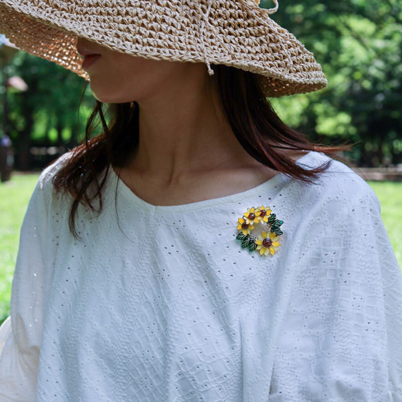 夏咲きひまわりリースのブローチ　: 花　黄色　向日葵 2枚目の画像