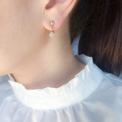 ifumé】金属アレルギー対応 小さなよつ葉のクローバーピアス