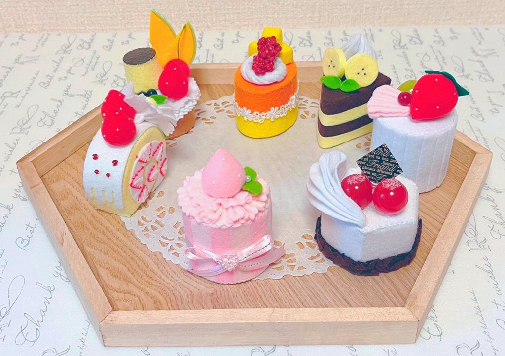 フェルトおままごと　ハンドメイド　ケーキ＆ショーケースセット フェルトおままごと ハンドメイド ケーキ＆ショーケースセット