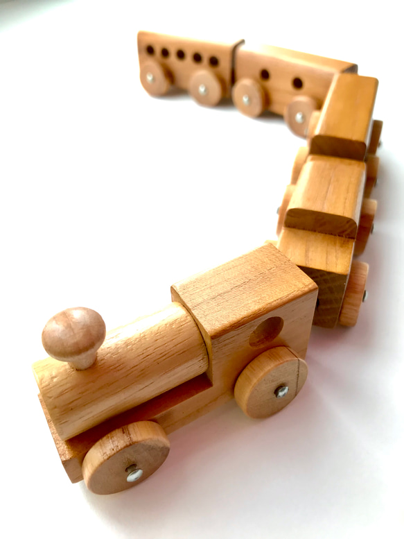 木製 機関車 マグネット連結式 5台セット 汽車 電車 乗り物　木のおもちゃ 1枚目の画像