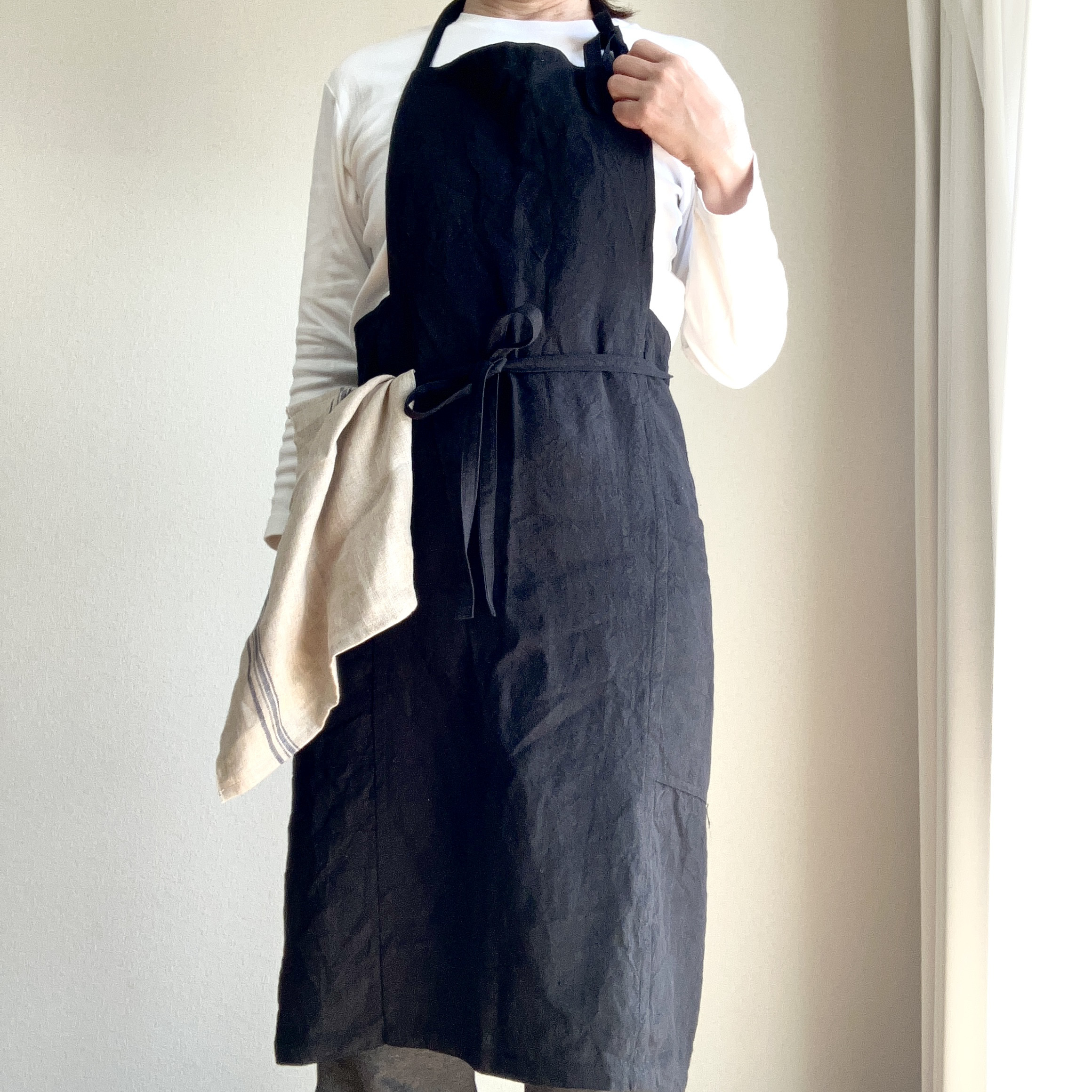 ベルギーリネンの魅力を纏う - ワークエプロン　ベルギーリネン２５番手　ブラック