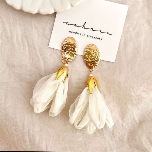 【#1570】カボション　タッセル　ハンドメイドアクセサリー　ピアス　イヤリング 再販】アンティーク ゴールドカボション×フラワータッセルピアス