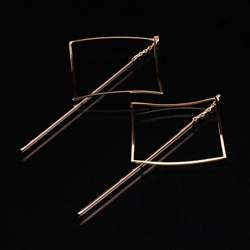 Pendulum pierced earrings / Square 3枚目の画像