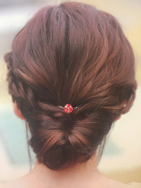 フラワーキャンディ樹脂ヘアゴム (赤いかすみ草)＊つやのあるレジン、ヘアアクセサリー＊ 2枚目の画像