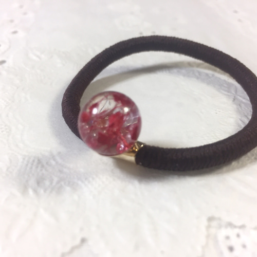 フラワーキャンディ樹脂ヘアゴム (赤いかすみ草)＊つやのあるレジン 