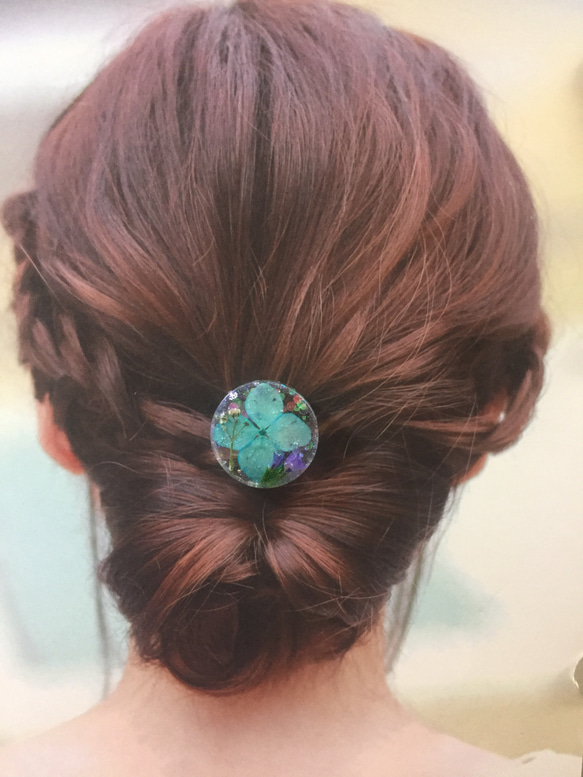 初夏ブルーフラワーレジンヘアゴム  ポニーフック変更可能。 初夏ブルーフラワーレジンヘアゴム ポニーフック変更可能。