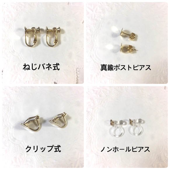 受注製作品【小さな一粒ピアス】ミモザの三角レジンピアス＊揺れないピアス＊イヤリング 4枚目の画像