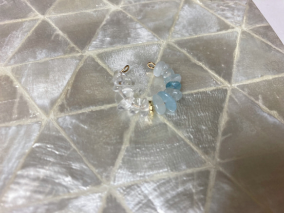 再販【晴れやかブルー】アクアマリンと水晶のバイカラーイヤーカフ＊天然石＊インナーコンク 6枚目の画像