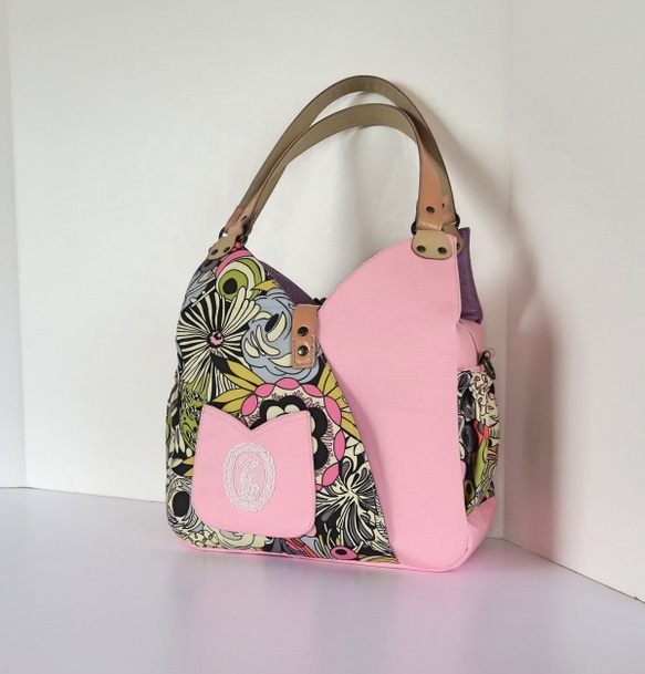 セット商品、リバティーコットンと桜色帆布、ポケットいっぱいとっても機能的なチューリップ型バッグ 2枚目の画像