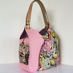セット商品、リバティーコットンと桜色帆布、ポケットいっぱいとっても機能的なチューリップ型バッグ 3枚目の画像